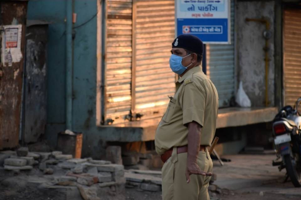 India: stupra una bambina di 6 anni, è caccia all'uomo