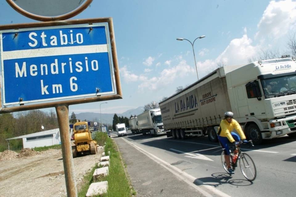 Guida per 23 ore di fila, denunciato