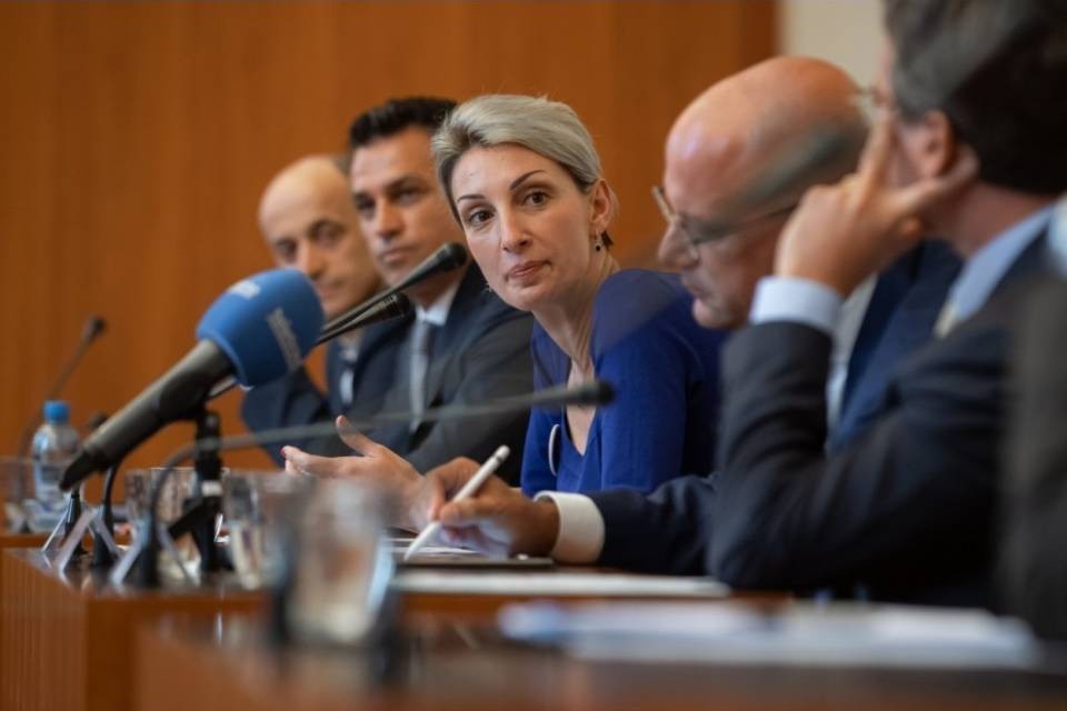 "No alla trasmissione dei dati dei dipendenti alle autorità fiscali italiane"