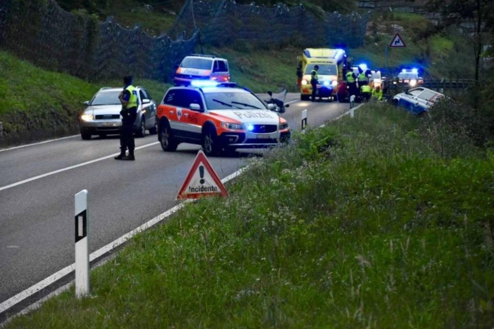 Esce di strada con il furgone: grave un uomo