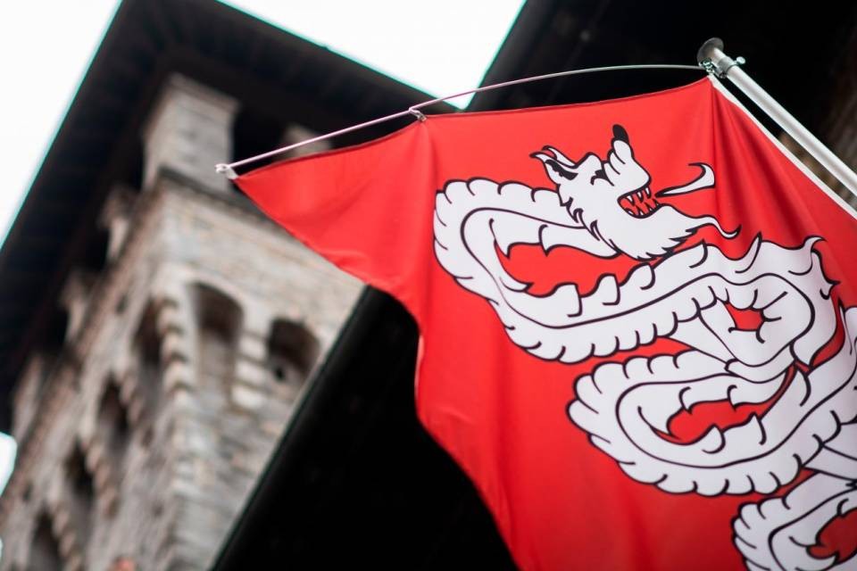 Bellinzona, 9 aprile 2021 - Municipio, Palazzo Civico Piazza Nosetto, bandiera. © CdT/Gabriele Putzu