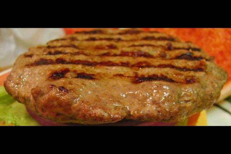 L'OMS contro salsicce e hamburger: sono cancerogeni