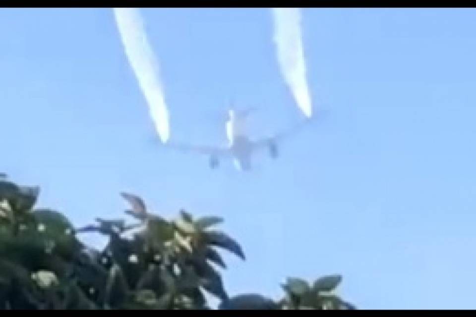 Aereo scarica carburante su Los Angeles, 60 feriti