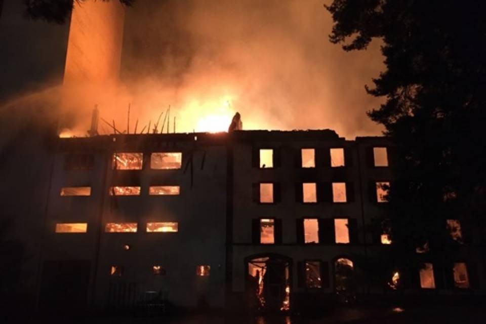 Brucia un mulino, zona evacuata