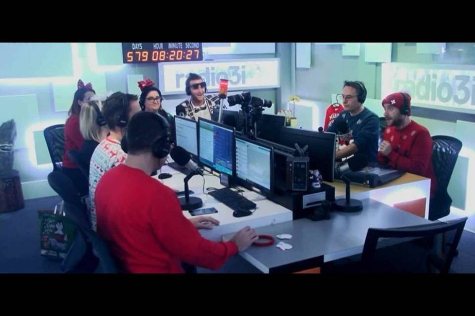 "Dimmi Buon Natale, anche se poi a volte cambi canale..."