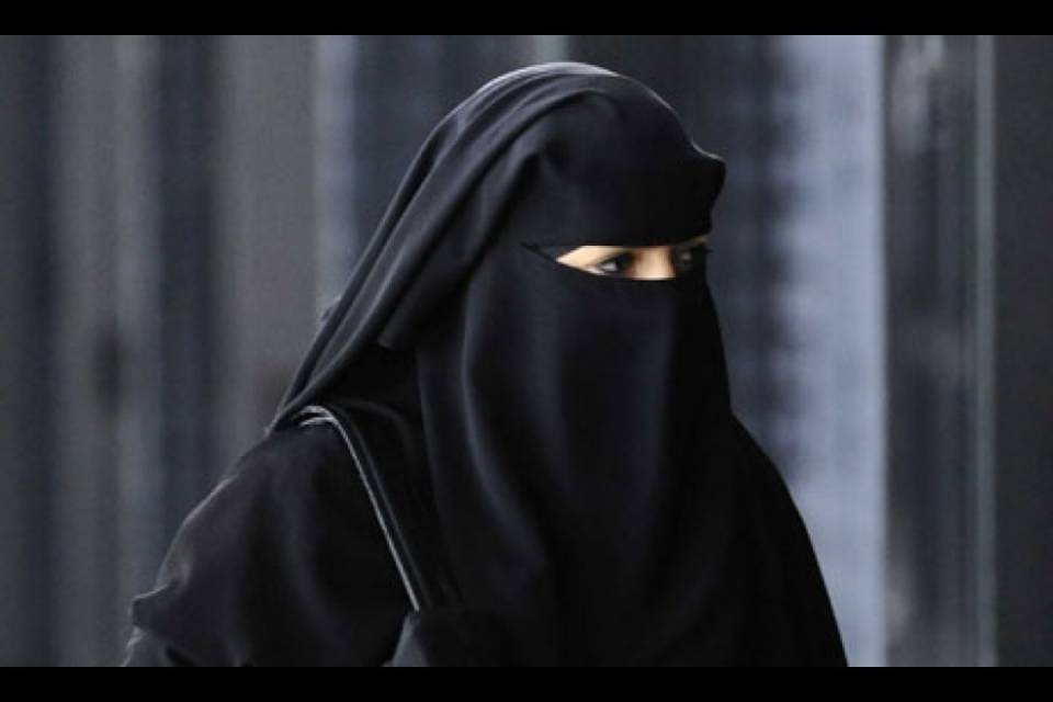 Burqa, verso una normativa ad hoc