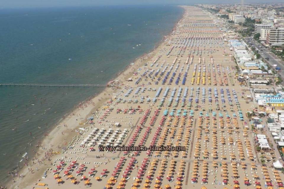Va in vacanza a Rimini e viene arrestato