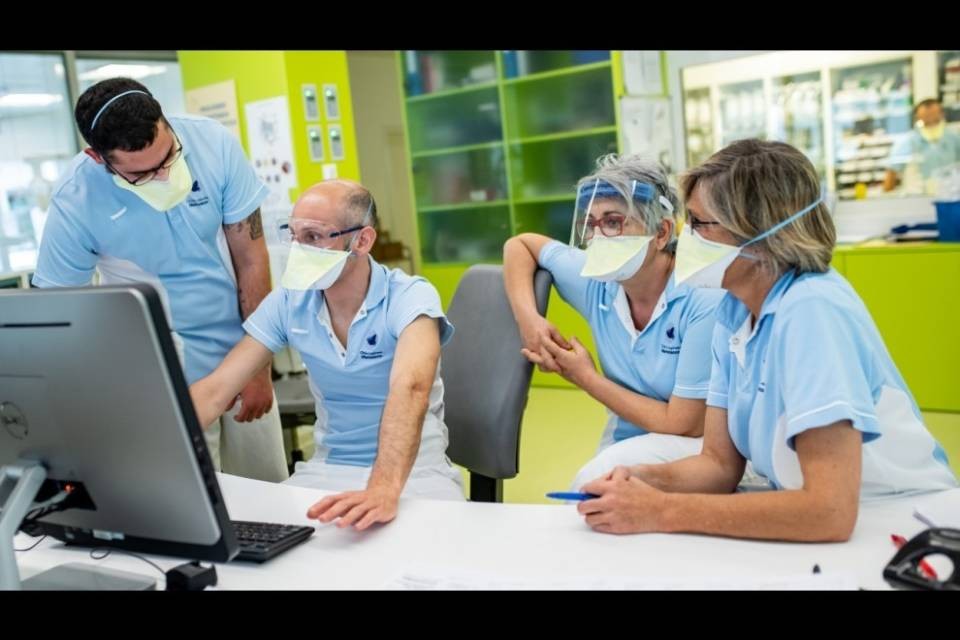 Gli infermieri svizzeri chiedono migliori condizioni di lavoro