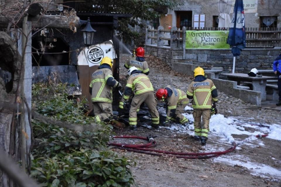 Fiamme in un grotto a Biasca