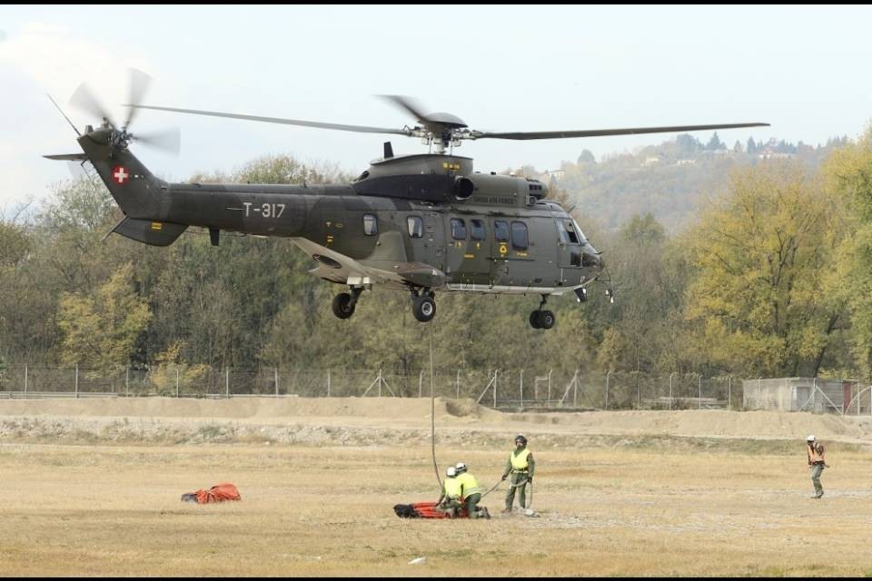 Spenti i roghi in Italia, rientrano i Super Puma svizzeri