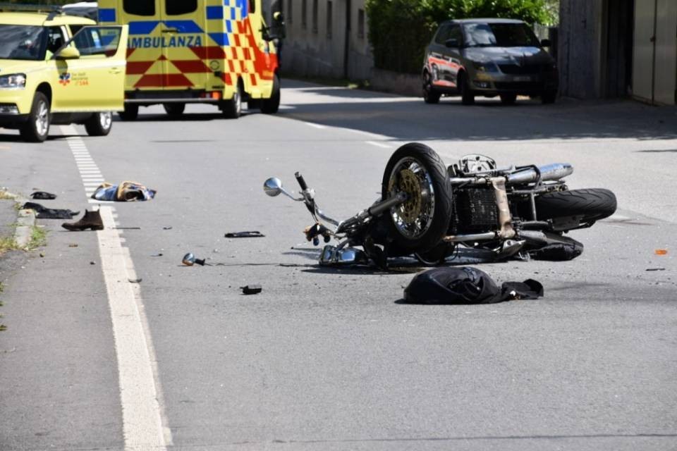 Blenio, il motociclista è in pericolo di vita