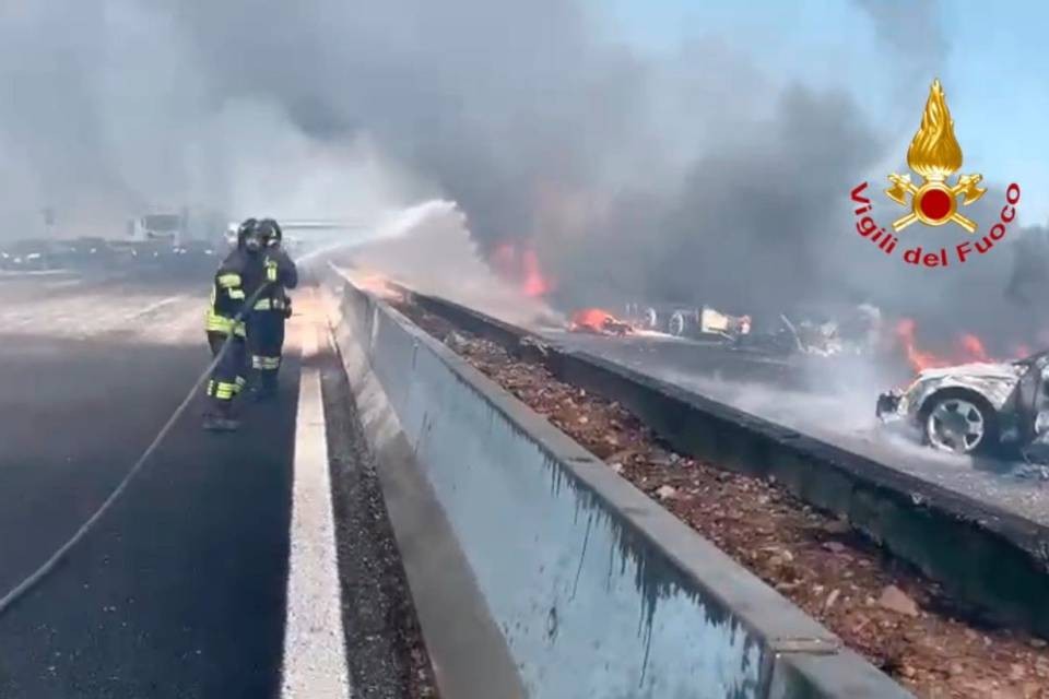Screen da video dei Vigili del fuoco italiani