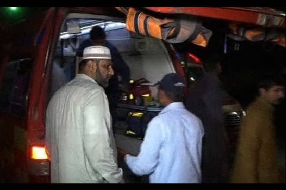 Kamikaze a Lahore, almeno 72 morti