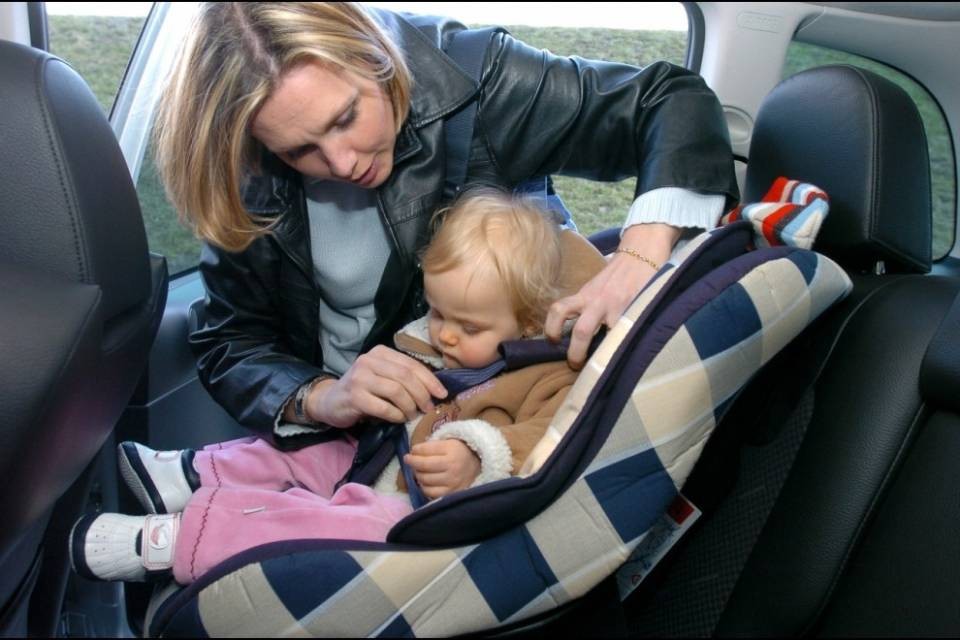 Un seggiolino per le famiglie moldave e bielorusse