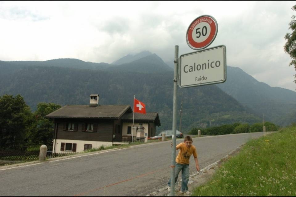 Lavori di pavimentazione a Calonico