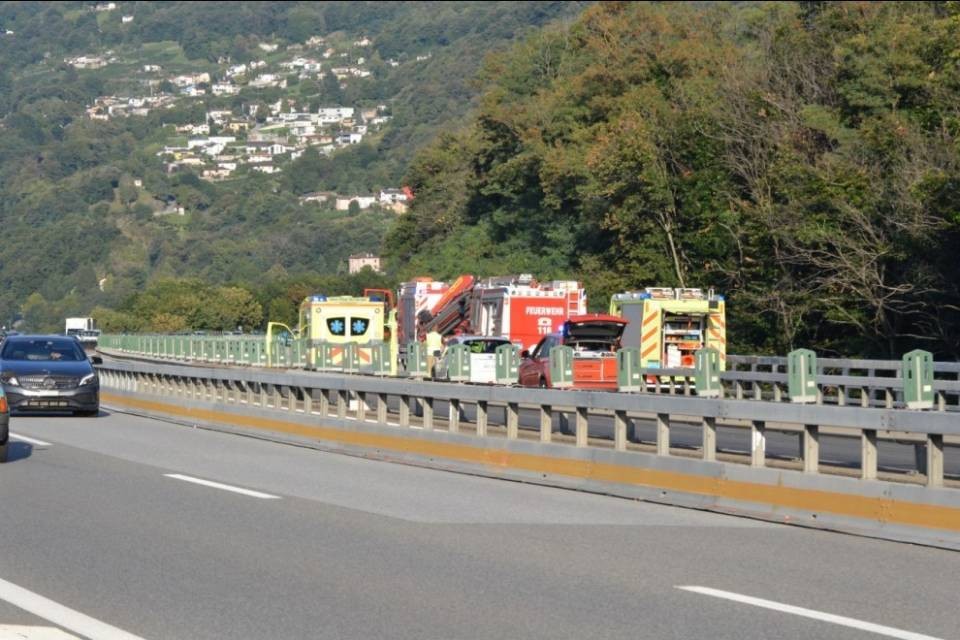Tamponamento sulla A2, serie ferite per un 68enne