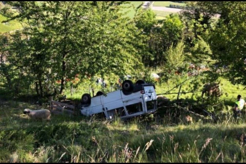 Vallese, morto il conducente del furgone con le pecore