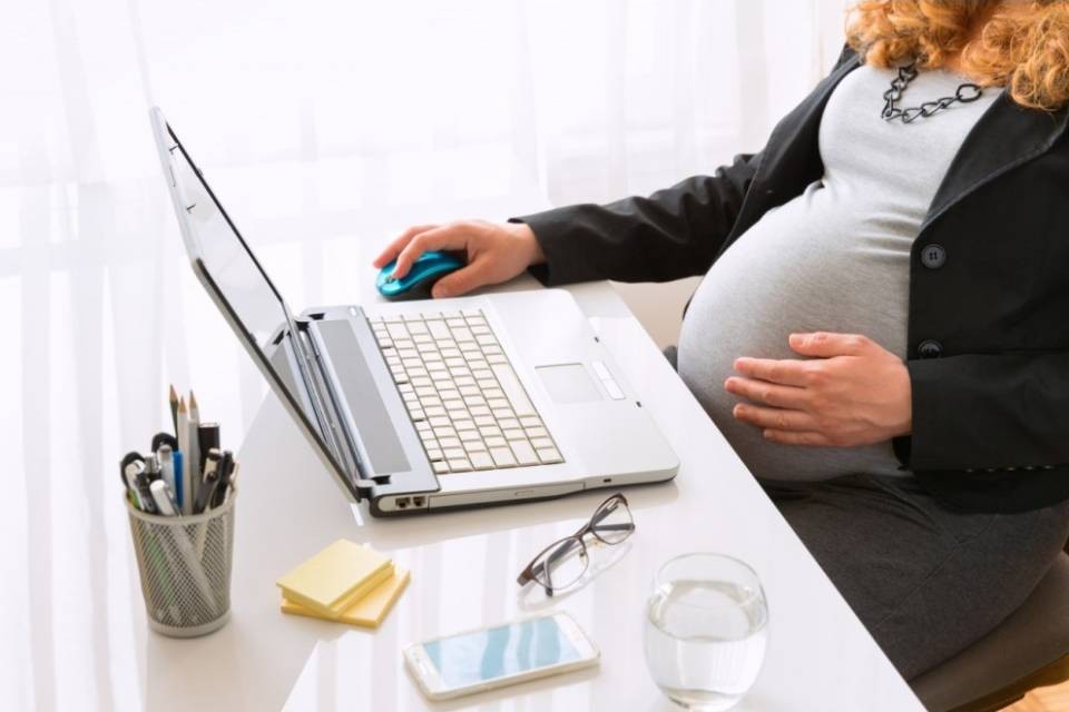 "Non dovevi fare un altro figlio, al lavoro ti faranno morire"