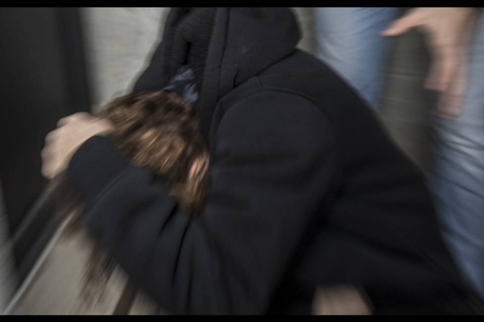 Richiamata per schiamazzi, famiglia aggredisce 6 persone
