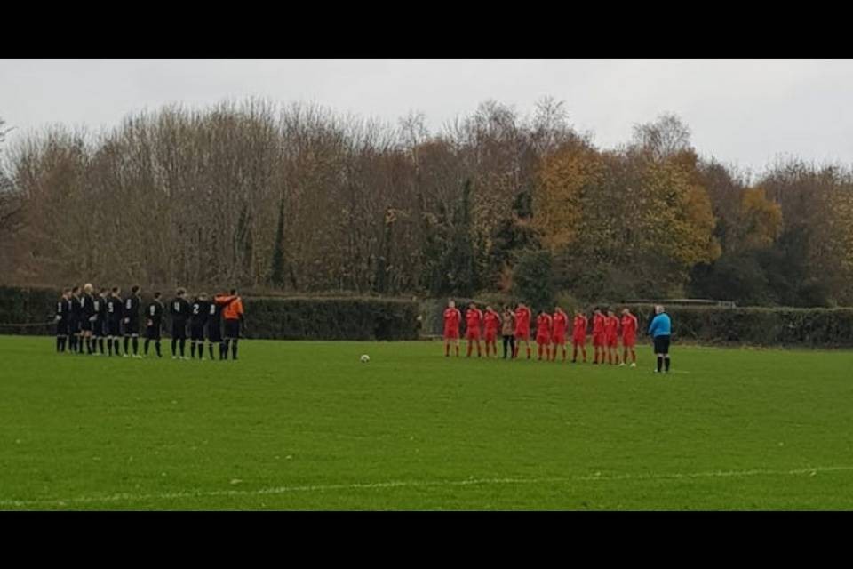 Minuto di silenzio per un calciatore. Che in realtà è vivo e vegeto