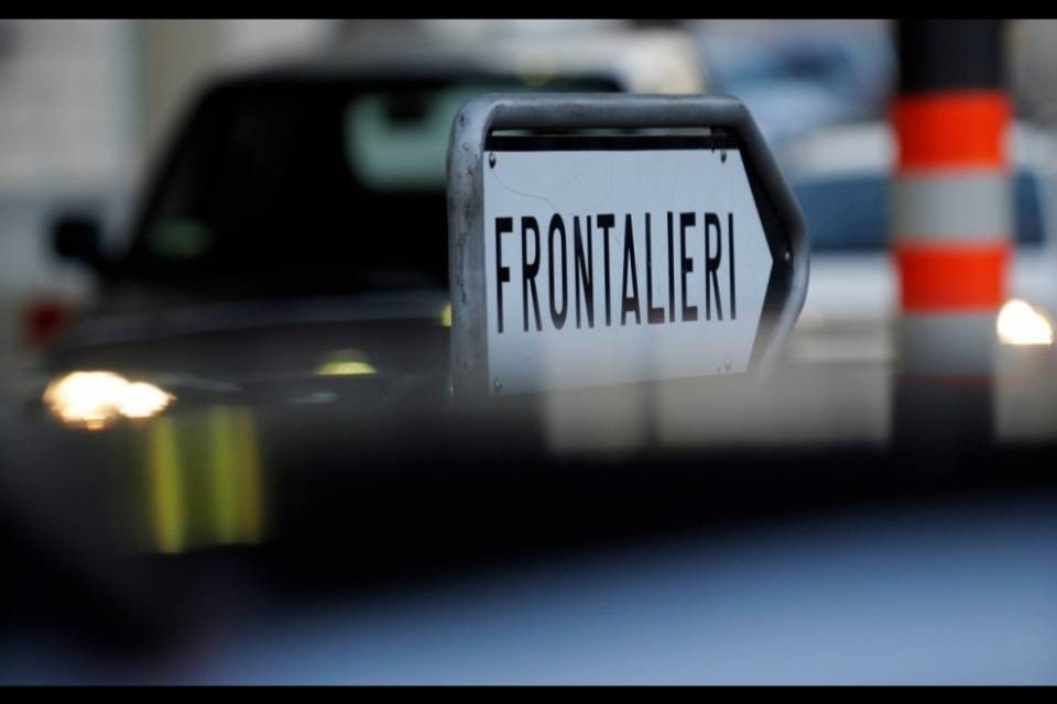 Diminuiscono i frontalieri
