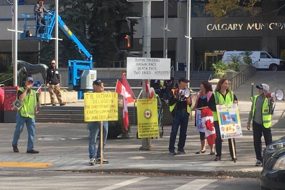 Ambiente? A Calgary si protesta contro la tassa sul petrolio!