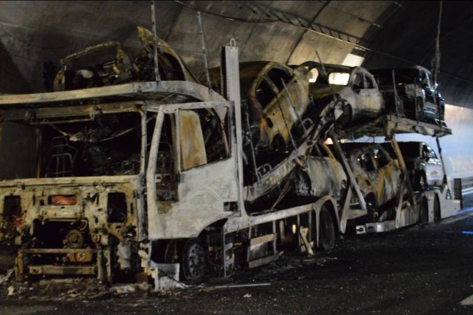 Incendio nella galleria del Piottino: aperta un'inchiesta