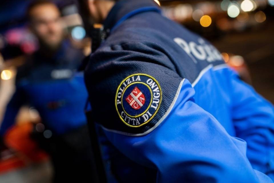 Sospeso un agente della comunale di Lugano