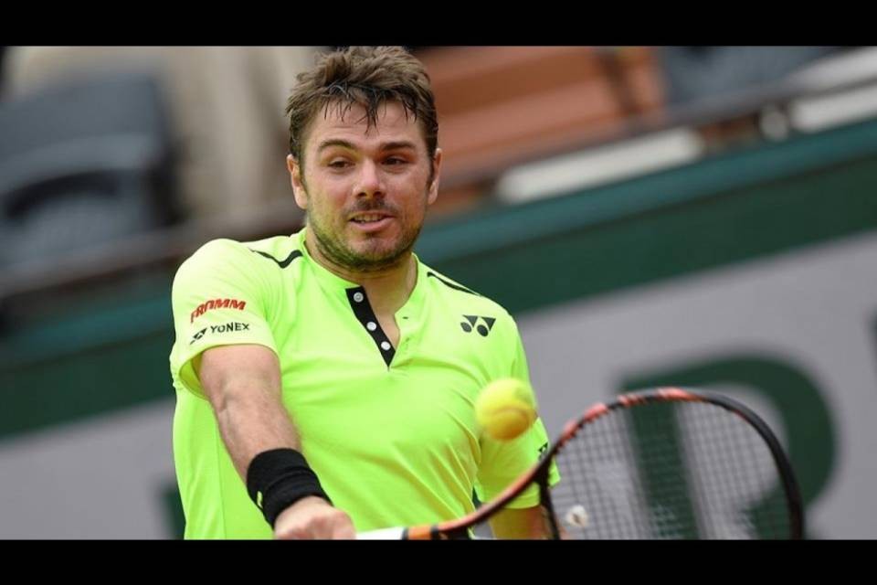 Wawrinka vince sudando
