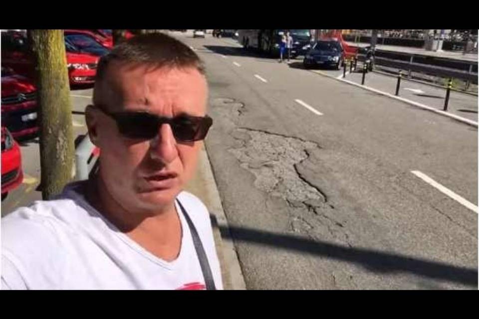 Una buca a Lugano. E Lambrenedetto si arrabbia: "Questa non è Svizzera"
