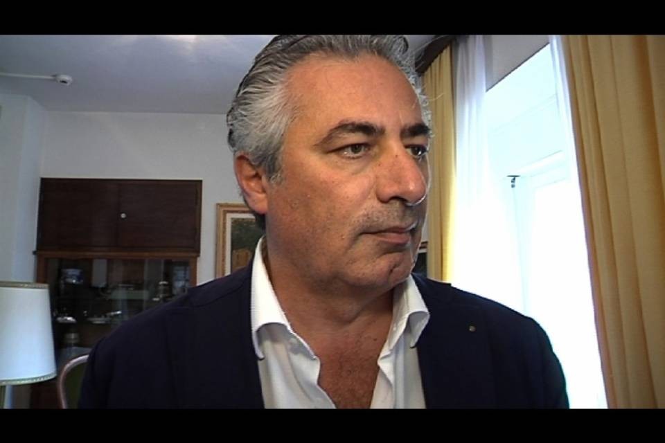 Tassa collegamento, "un ricatto del Governo"