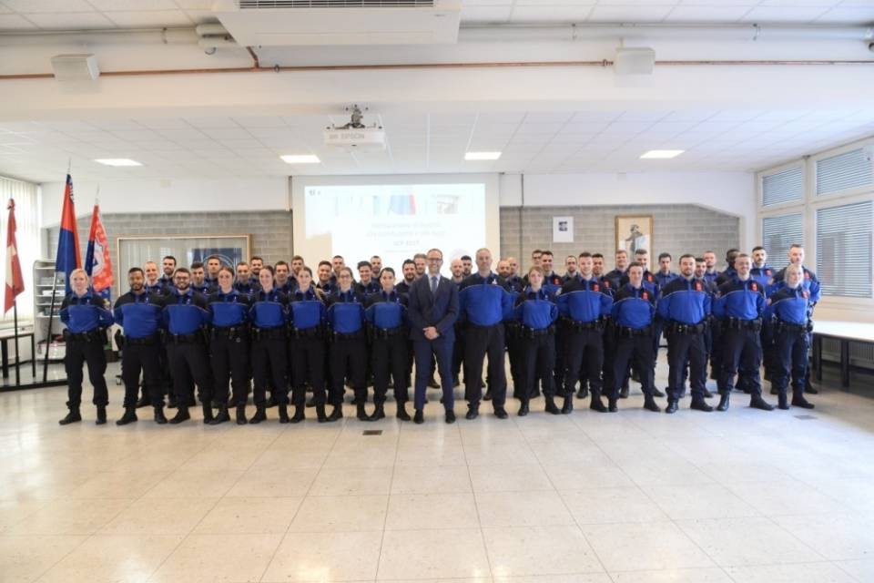 Anche i neo agenti posticipano i festeggiamenti