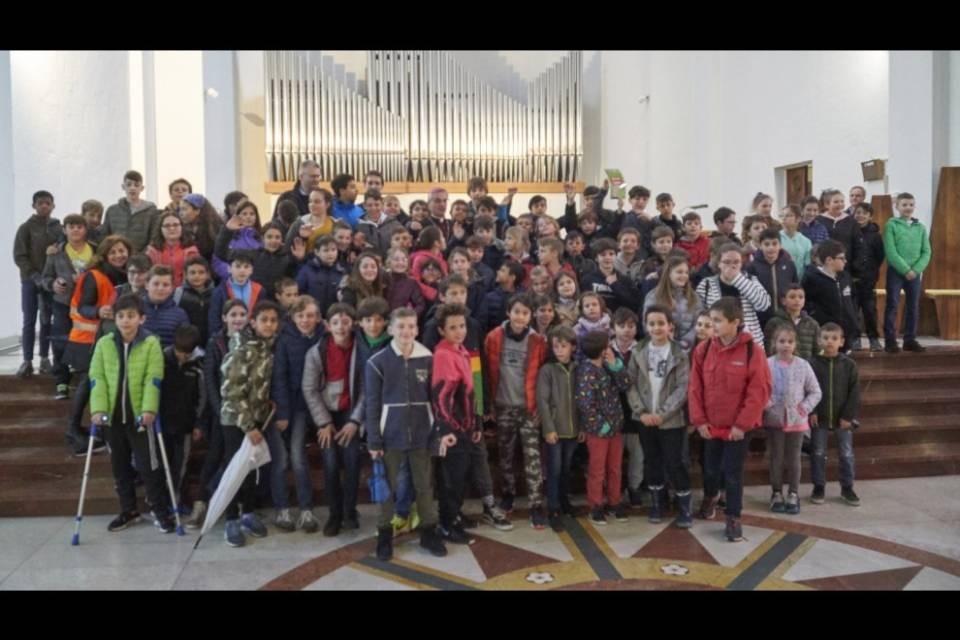 Don Valerio incontra i bambini degli oratori