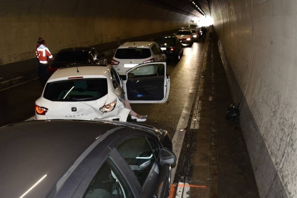 Due incidenti simultanei con sette auto coinvolte