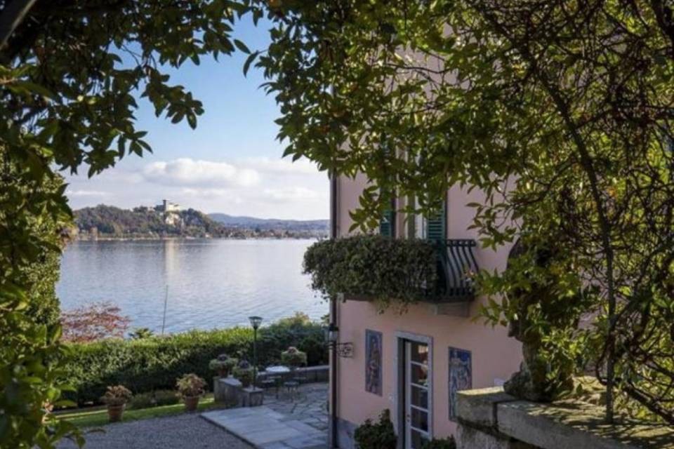 Donatella Versace compra una villa sul Lago Maggiore