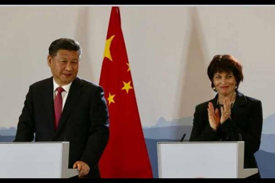 La Cina si compra le aziende svizzere: Leuthard preoccupata