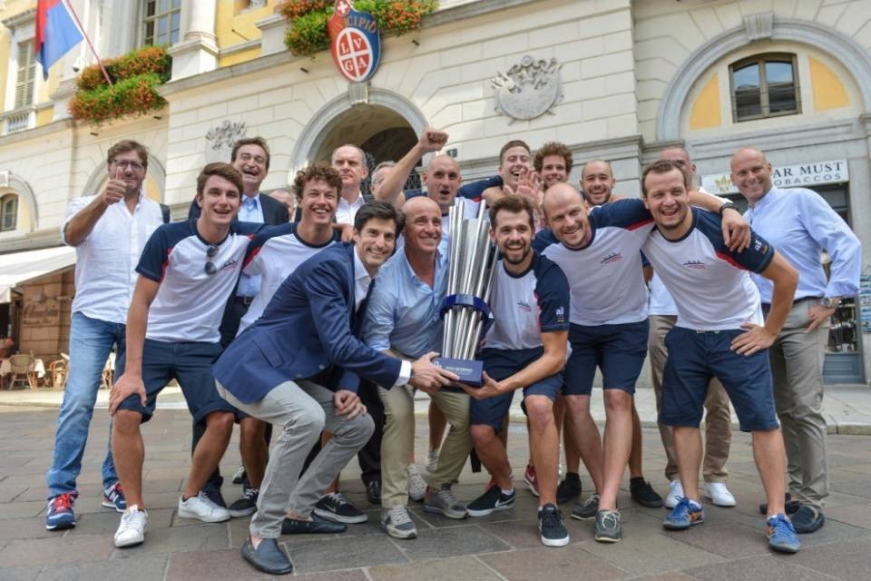 Gli Sharks in Municipio