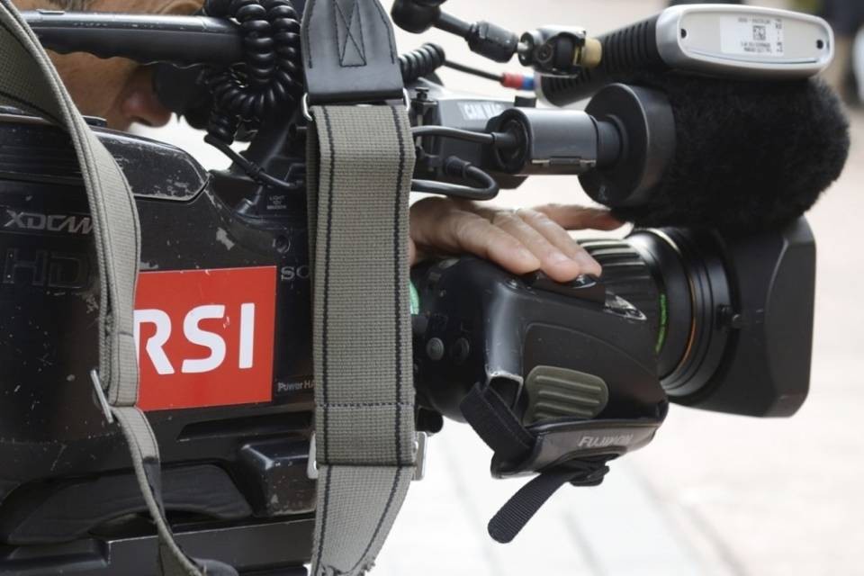 Piano di risparmio SSR: "Limitate i licenziamenti"