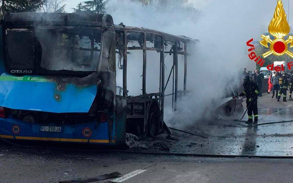 Foto Twitter dei vigili del fuoco italiani