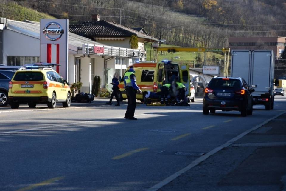 Scontro auto-moto a Rivera, serie ferite per il centauro