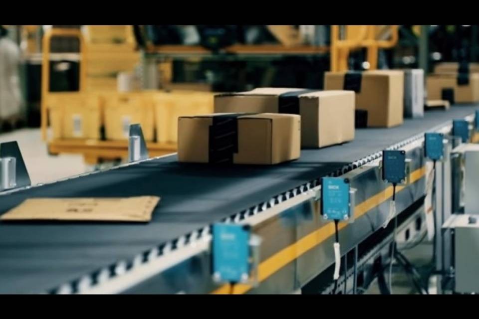 Stangata ad Amazon: maxi contratto a Microsoft per il cloud