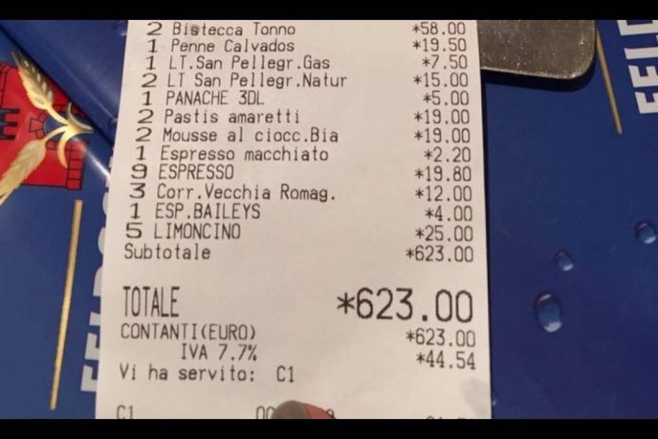"Cena da 623 fr, ma abbiamo litigato per la caraffa d'acqua"
