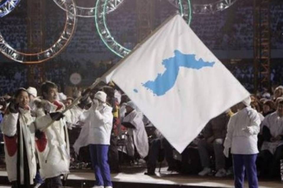 Olimpiadi, le due Coree sfileranno insieme