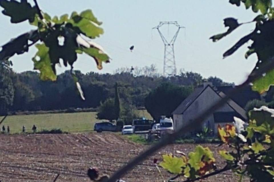 Caccia belga precipita su un'area residenziale in Francia