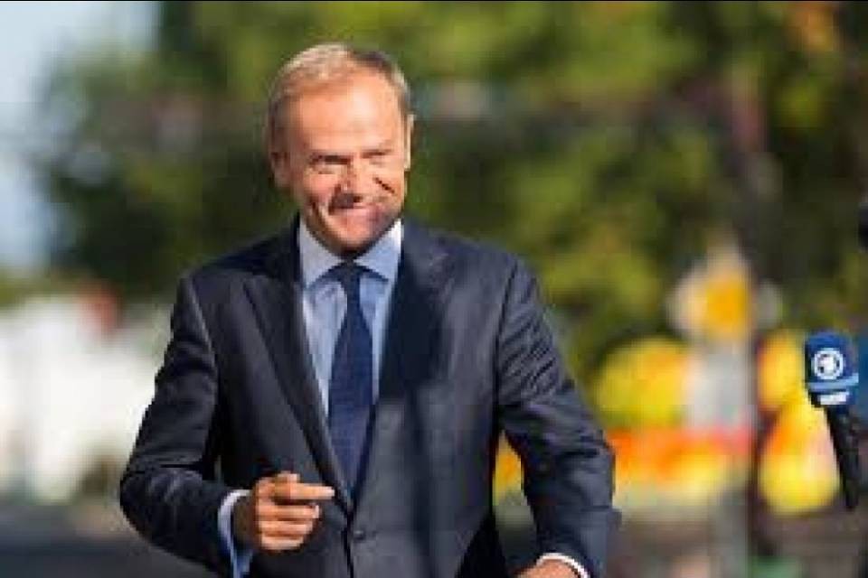 Tusk: "Posizione dura ma un compromesso è possibile"