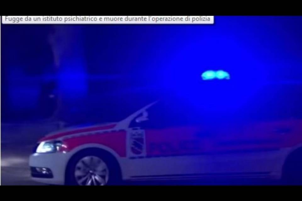 L'uomo ucciso dalla polizia aveva afferrato un'arma