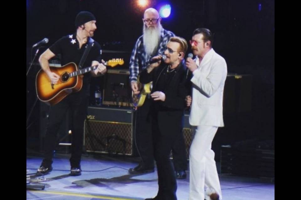 Gli Eagles of Death Metal sono tornati a Parigi