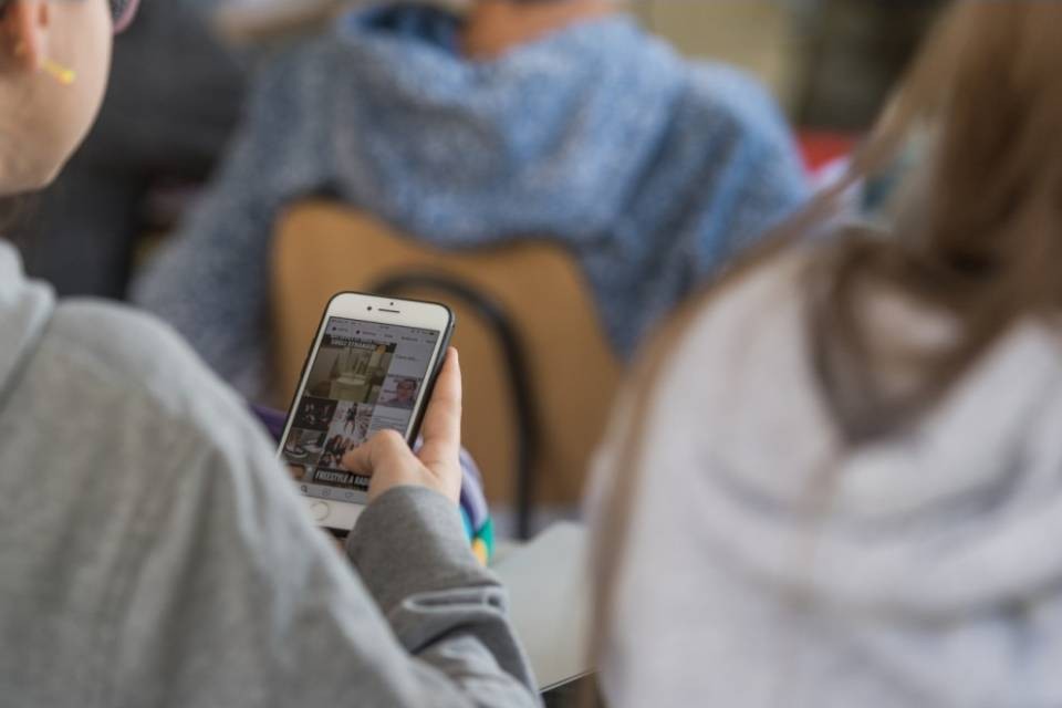 Il Gran Consiglio spegne gli smartphone a scuola