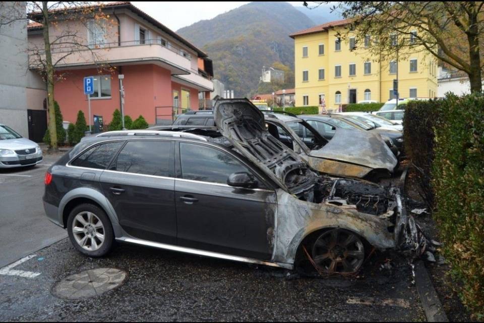 Incendio di auto a Monte Carasso