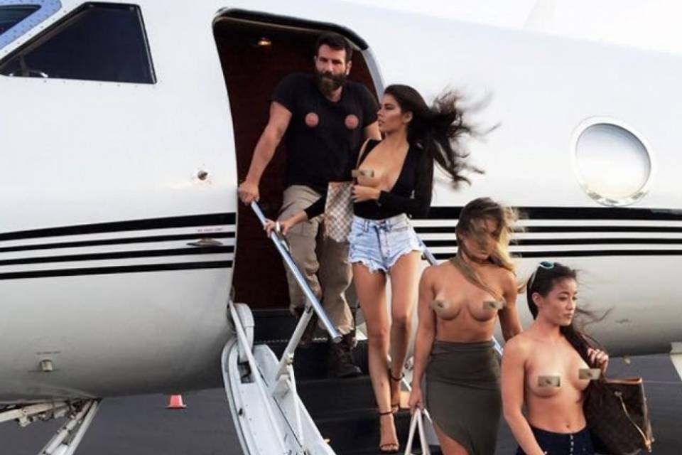 Il playboy di Instagram caccia Hillary Clinton dal suo aereo